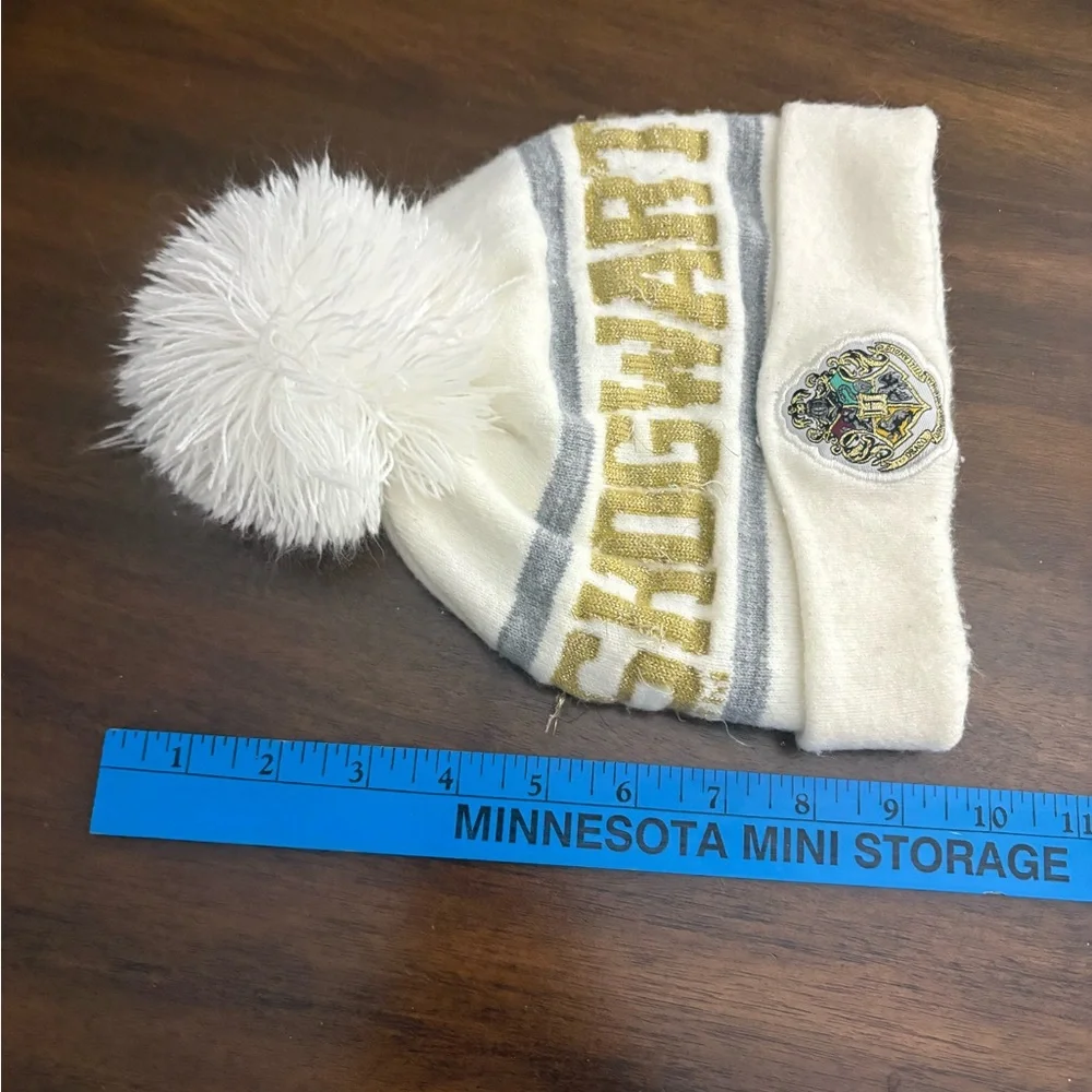 Hogwarts Harry Potter Kids Pom-Pom Hat in White and Gold fall winter